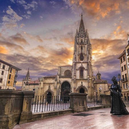Casco Histórico-Catedral Oviedo Exterior foto